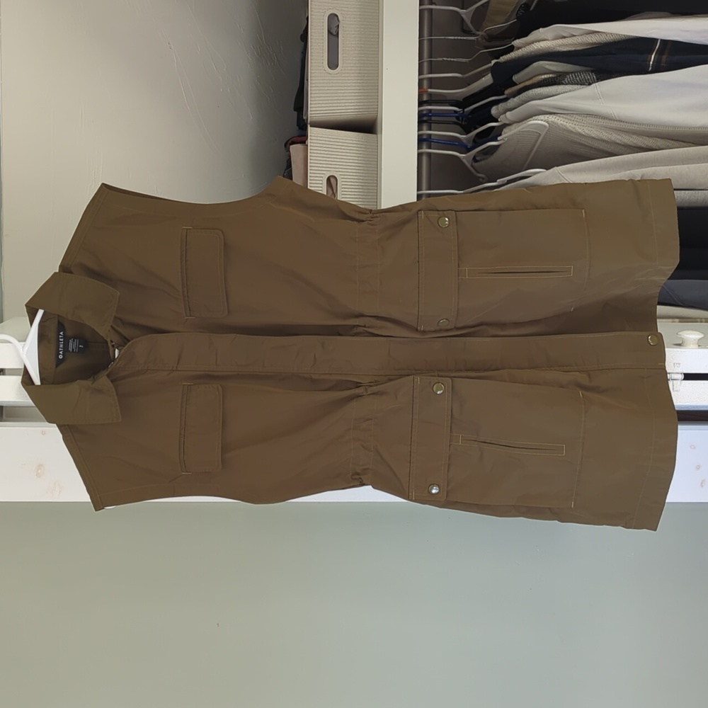 Athleta Olive Sleeveless Boundless Vest - Women’s Small